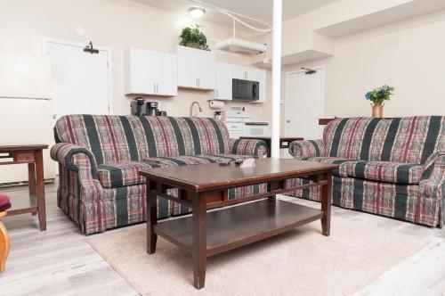 . 2 Bed, 1 Bath, Lower Level Loft
