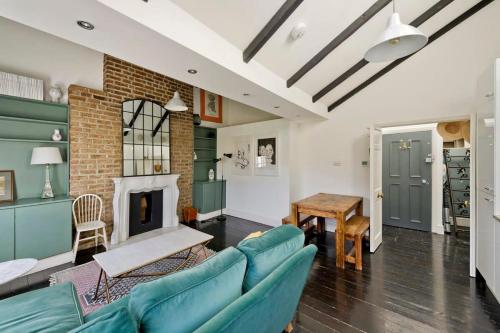 Long stay discounts- 1 Bed Bohemian Loft style Apt - image 3