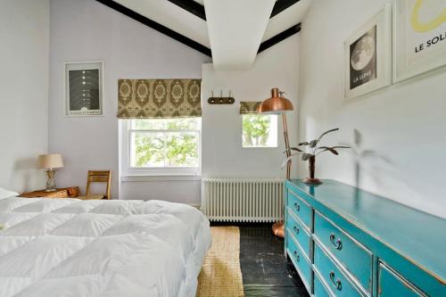 Long stay discounts- 1 Bed Bohemian Loft style Apt - image 8