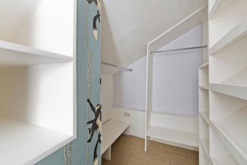 Long stay discounts- 1 Bed Bohemian Loft style Apt - image 7