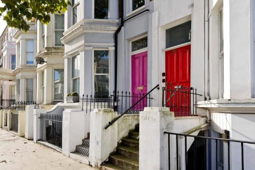 Long stay discounts- 1 Bed Bohemian Loft style Apt - image 2