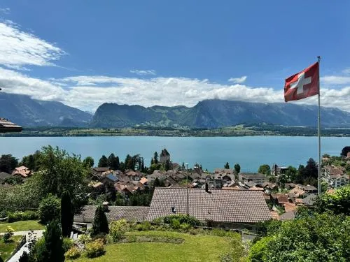 Rosenhaus Baccara in Oberhofen am Thunersee, Schweiz