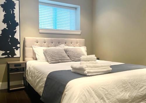 Private Entry 2 Bedrooms Entire Suite Free Parking Near Skytrain Metrotown in Burnaby, Canada
