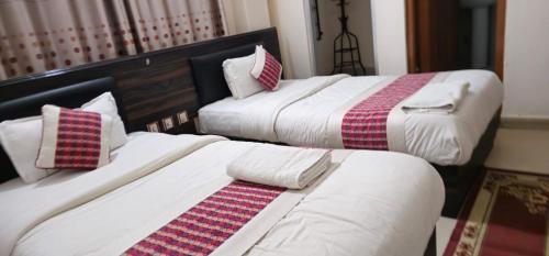 2 twin beds