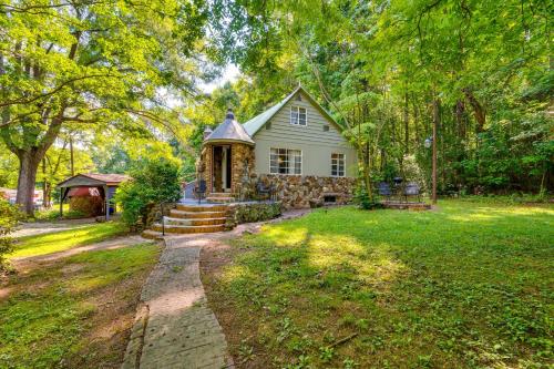 . Salisbury Cottage ~ 7 Mi to High Rock Lake!