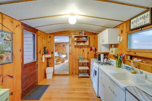 Rustic Berkshires Cottage at Lake Buel with Kayaks! in New Marlborough (MA)
