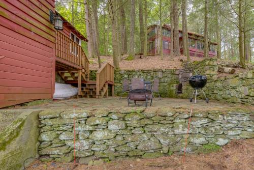 Rustic Berkshires Cottage at Lake Buel with Kayaks! in New Marlborough (MA)