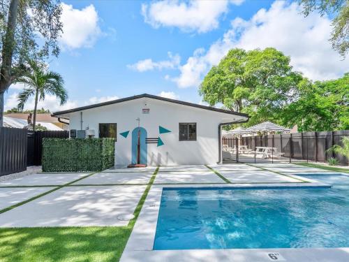 Miami Stay With Pool Luxury in Miami, USA