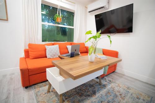 Cozy Tiny Home - Hidden Gem! in Miami, USA