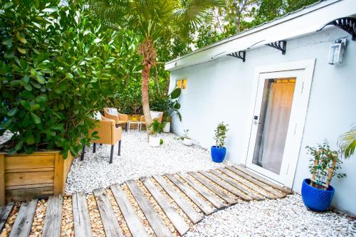 Cozy Tiny Home - Hidden Gem! in Miami, USA