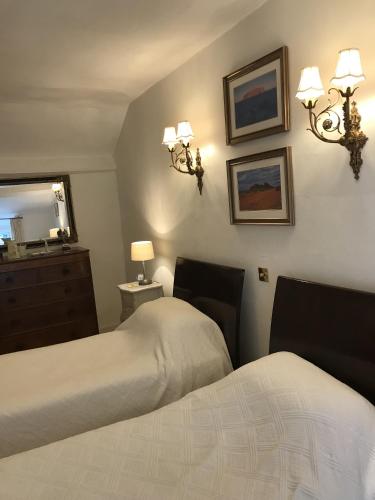 The Old School Room Type - Twin Room with Shared Bathroom
