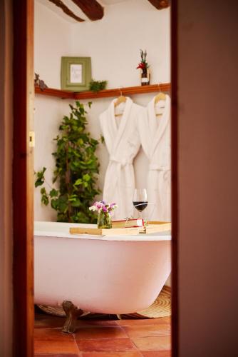 VILASIRA ( Rooms & Wines ) in Venta del Moro