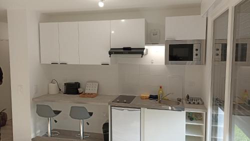 кухня, Studio cosy situé à Bois Colombes (Studio cosy situe a Bois Colombes) in Буа-Коломб