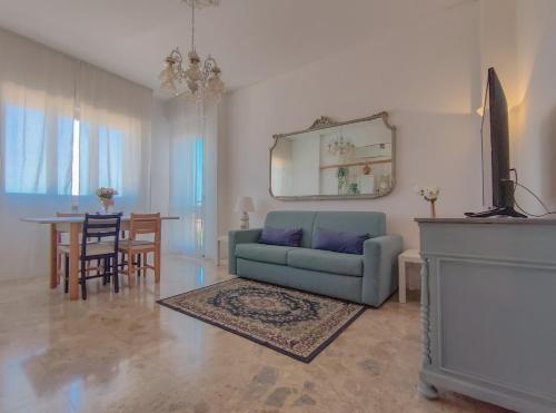 Center - Modern & Spacious Stay by Host Hero