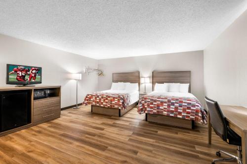 Red Roof Inn Niagara Falls - image 2