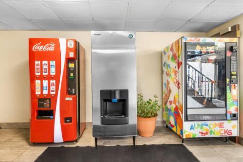 Red Roof Inn Niagara Falls - image 11