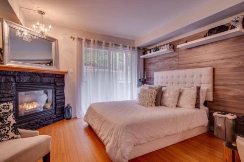 Cozy Loft in the Heart of St-Sauveur Village! in Piedmont, Canada