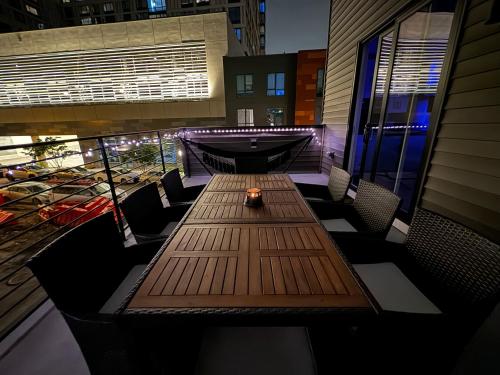 Luxury Townhome 2 Car Garage and Decks 2 Billiards Room in Philadelphia, USA