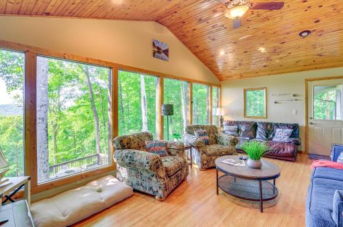 Lake Cumberland Home half Mi to Beaver Creek Marina in Monticello, USA