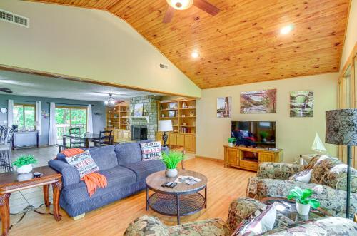 Lake Cumberland Home half Mi to Beaver Creek Marina! - image 11