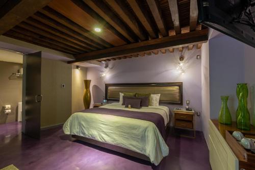 Deluxe King Room - Aranza image 3