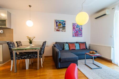 Flexible SelfCheckIns 85 - Zagreb - Loggia - New