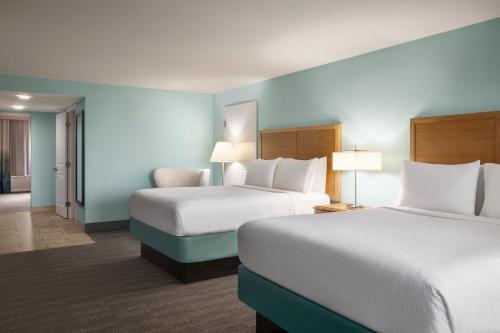 2 queen beds