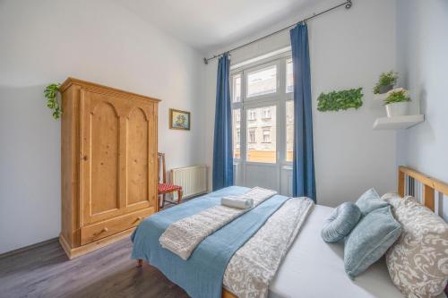 Explore Budapest from a Central Cozy Home & Sweet Retreat