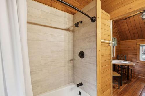 Lost Horse Lodge King Cabin 12 in ดาร์บี(มอนเทนา)
