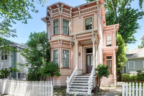 Stylish Sacramento Retreat Less Than 1 Mi to Downtown! in Alkali Flat