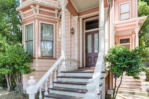 Stylish Sacramento Retreat Less Than 1 Mi to Downtown! in Alkali Flat