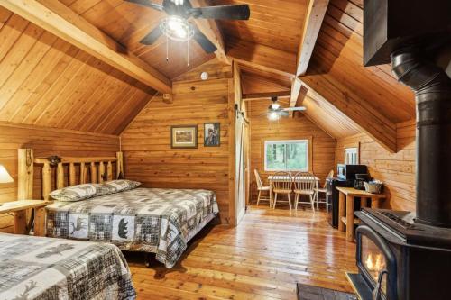 Lost Horse Lodge Double Queen Cabin 21 in Darby (MT)