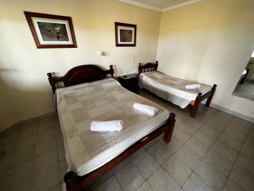 3 twin beds