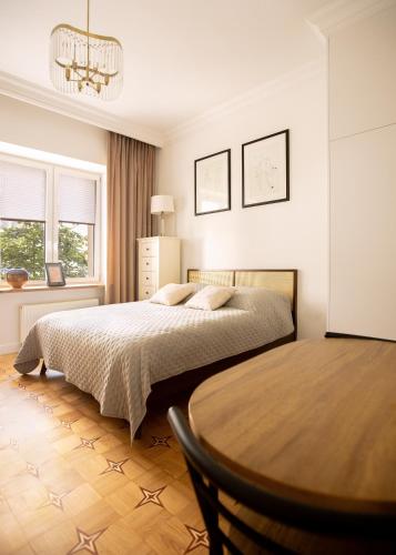 KOMFORTOWY APARTAMENT W ŚCISŁYM CENTRUM & PARKING Comfortable apartment in the very center of Warsaw, Warsaw