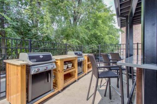 Historic Loft 2mi to Broadway On-Site Speakeasy in Nashville, USA