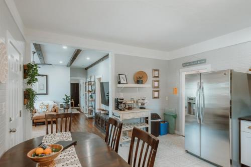 廚房, 19th St Beautiful Home near all the activities of OSU in 科瓦利斯