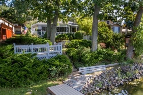 Wine Down on Waneta Lake in Hammondsport, USA