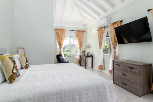 Draxhall Beach Access Gated Community Full Air Con in Lucea