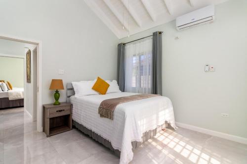 Draxhall Beach Access Gated Community Full Air Con in Lucea