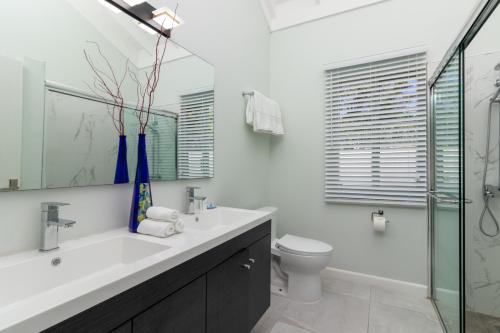 Draxhall Beach Access Gated Community Full Air Con in Lucea