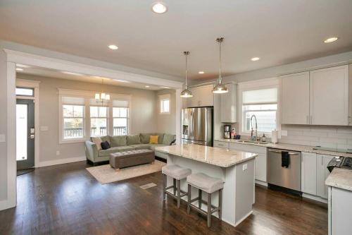 City Views, Under 2mi Broadway, Gated Parking in Nashville, USA