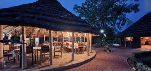 Restoran, Heritage Safari Lodge in Masindi