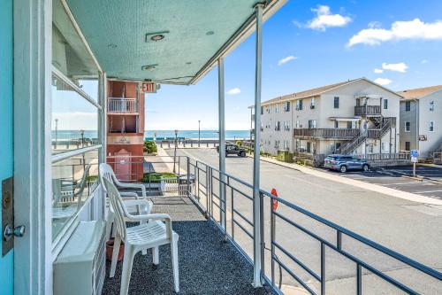 Queen Room With Partial Ocean View image 9