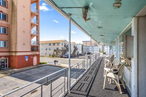 Eden Roc Motel - image 2