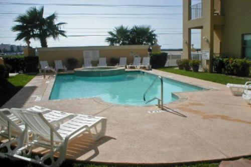 Las Verandas #204 close to Clayton's beach bar