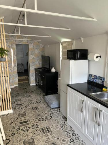 Private apartment with en-suite in Bournemouth Suburbs