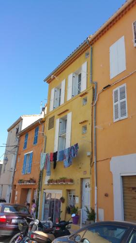 Sharehouse -Room-Hostel-la girelle- Backpackers la girelle, Marseille