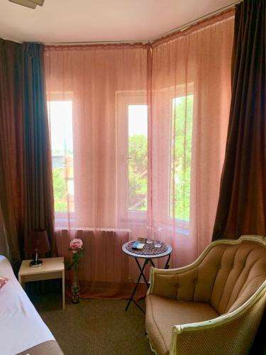 Deluxe Double Room with Balcony image 2