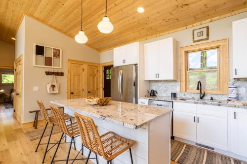 Poplar Ridge Escape in Todd, USA