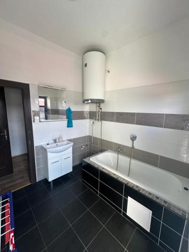 Bytový dům na horách (Bytovy dum na horach) in Vejprty